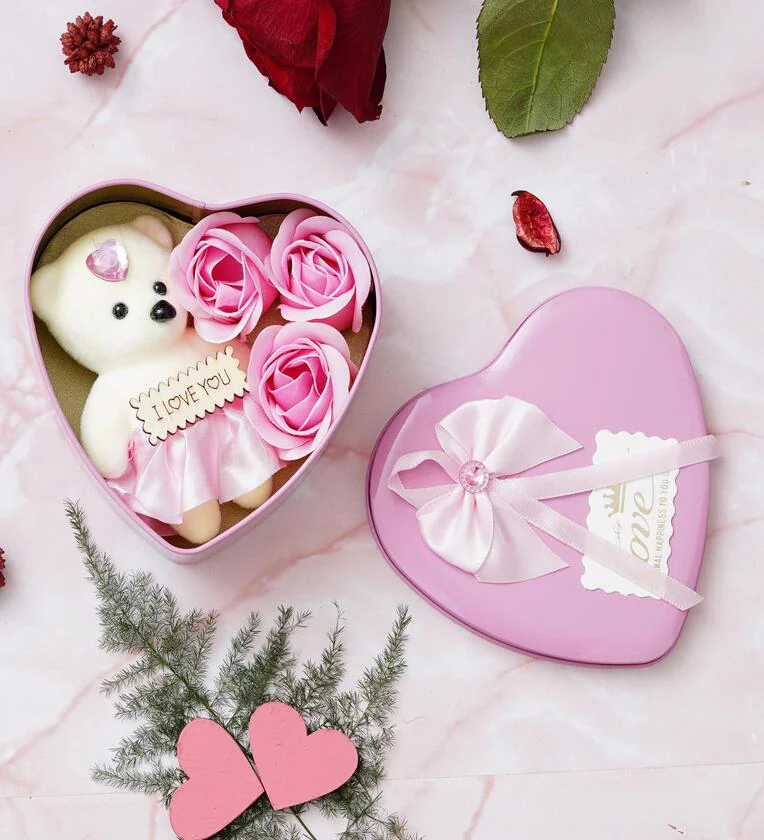 Pink & White Heart Shaped Gift Box for Rs 103. Hurry now!!! (62% Discount)